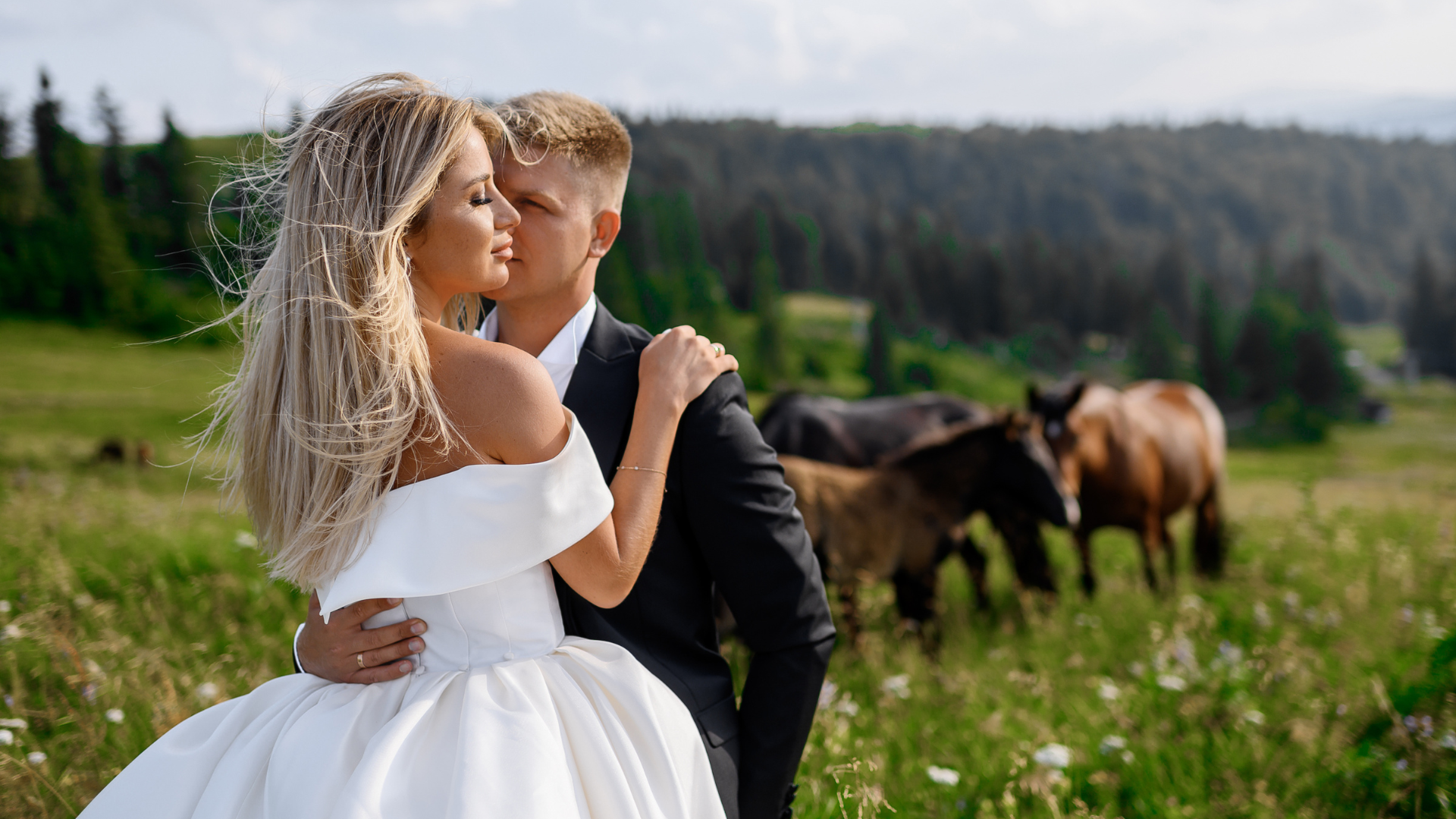 Hledáte netradiční místo, kde uspořádat okouzlující svatbu? Svatby na statku nabízejí nezaměnitelnou venkovskou atmosféru. Podívejte se na naši nabídku.