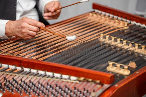 Hledáte cimbálovou muziku na vaší svatbu? Vyzkoušejte nabídku svatebního portálu bridee.cz. Vše pro nevěstu, ženicha a dokonalý svatební den.